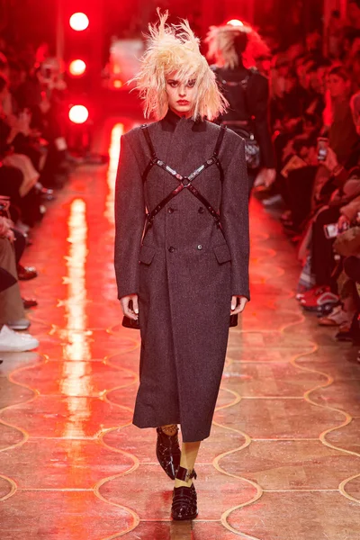 Look 25